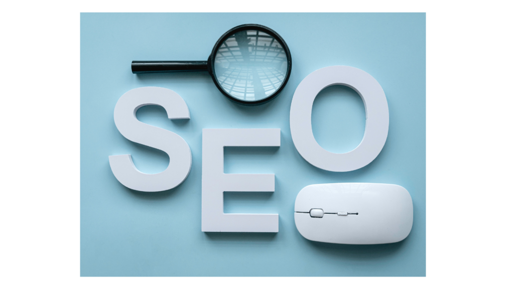 Lettre s e o avec une souris d'ordinateur et une loupe sur fond bleu